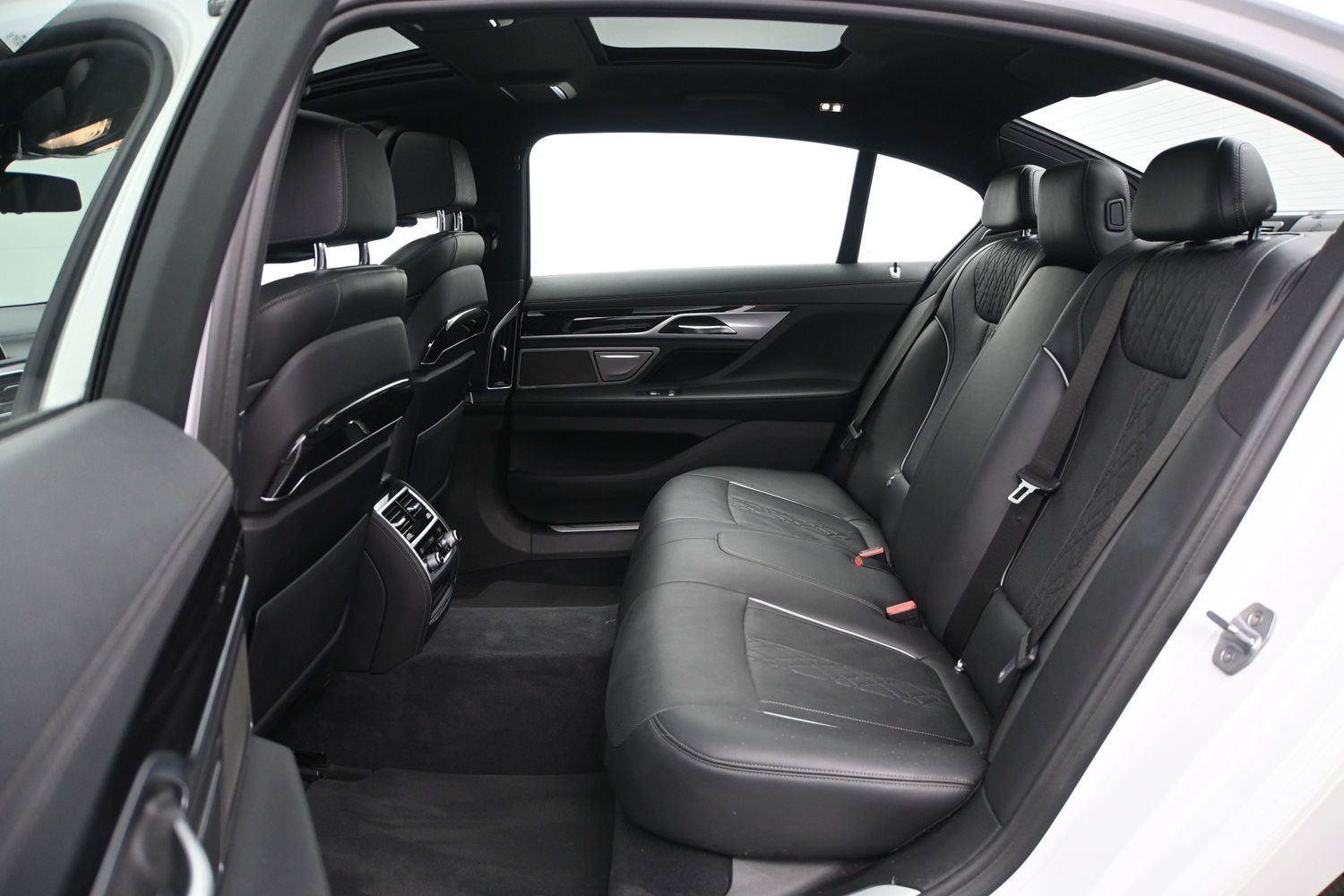 Used 2019 BMW 750i xDrive w/ M Sport Package AWD/4WD image 10