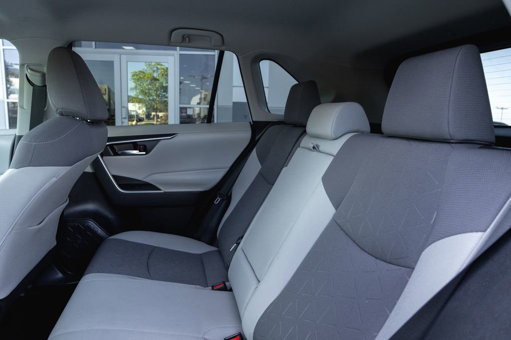 Used 2021 Toyota RAV4 XLE w/ Carpet Mat Package (TMS) image 25