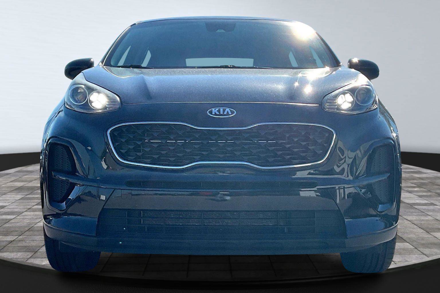 Used 2020 Kia Sportage LX image 2