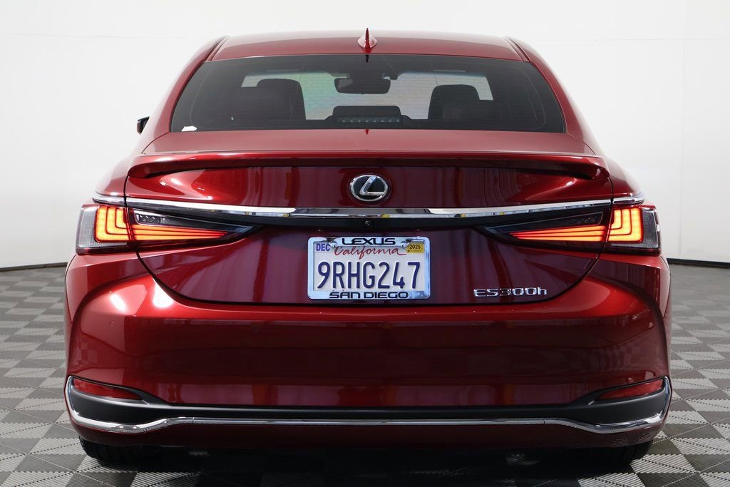 Certified 2025 Lexus ES 300h w/ Premium Package image 5