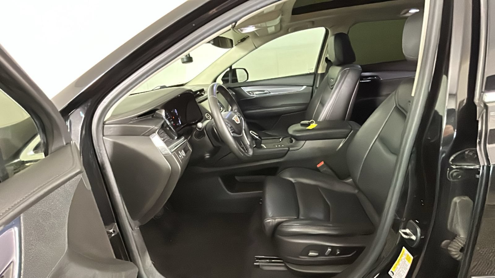 Used 2017 Cadillac XT5 Luxury AWD/4WD image 14