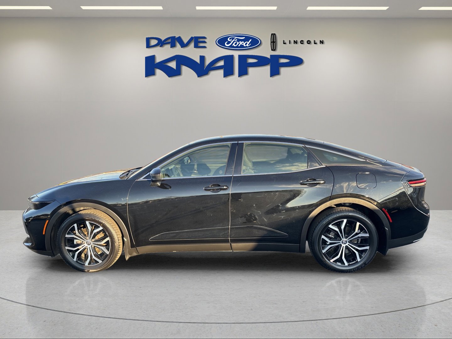 Used 2023 Toyota Crown XLE image 6