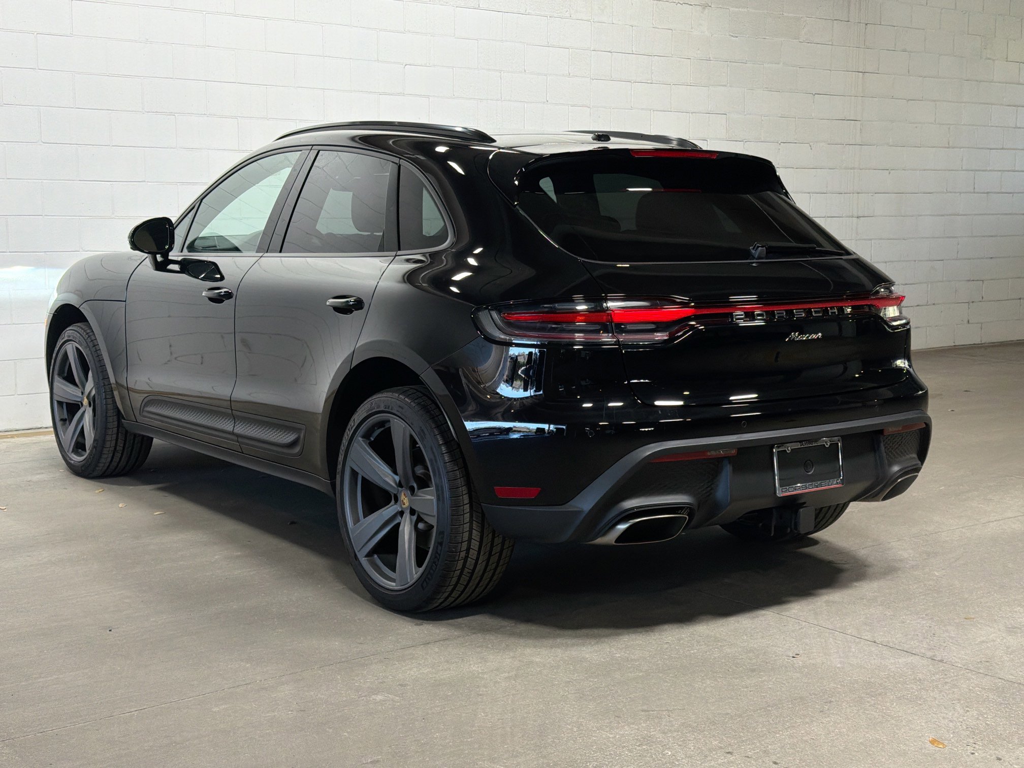Certified 2026 Porsche Macan image 3