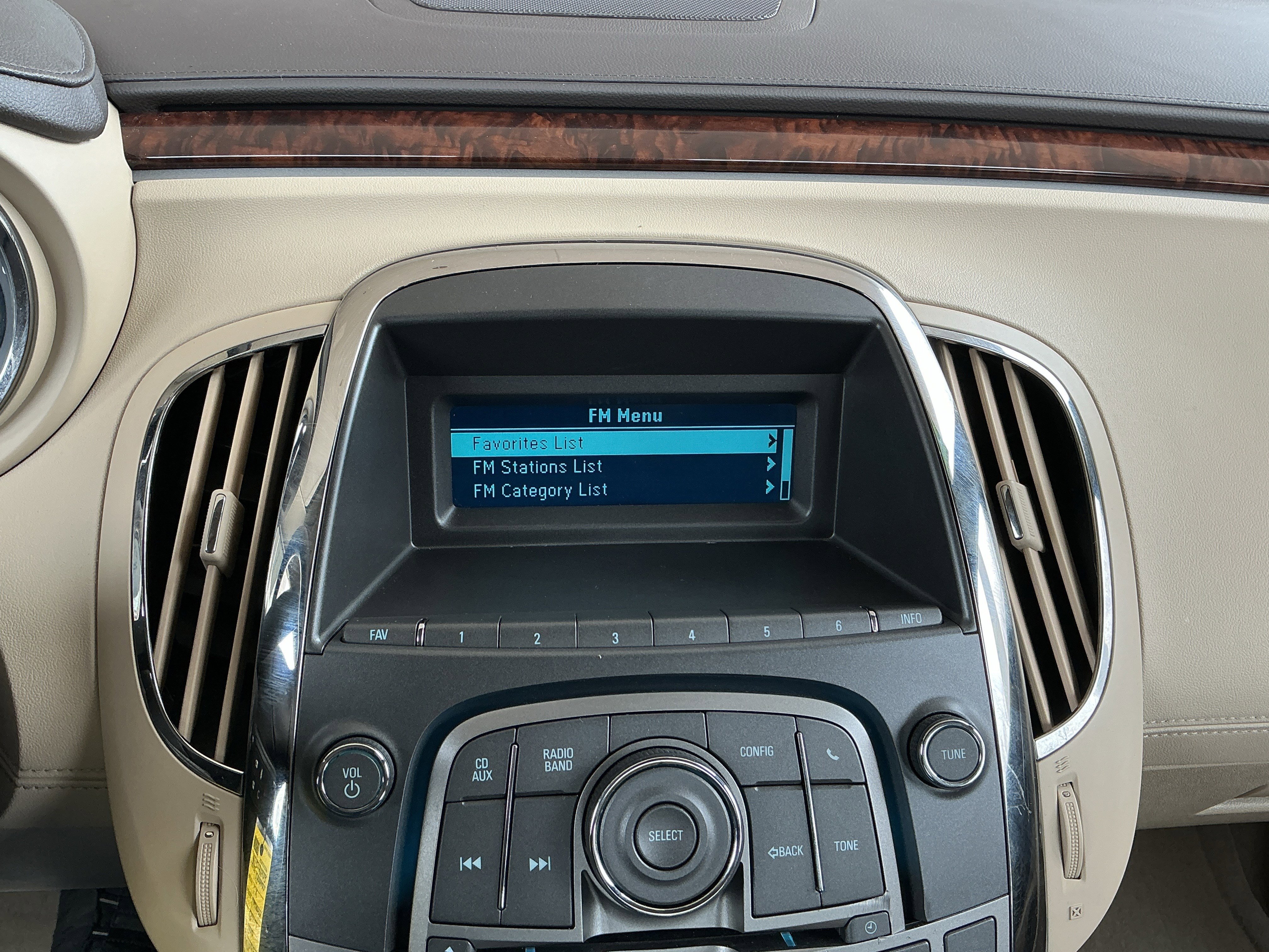 Used 2010 Buick LaCrosse CX image 10