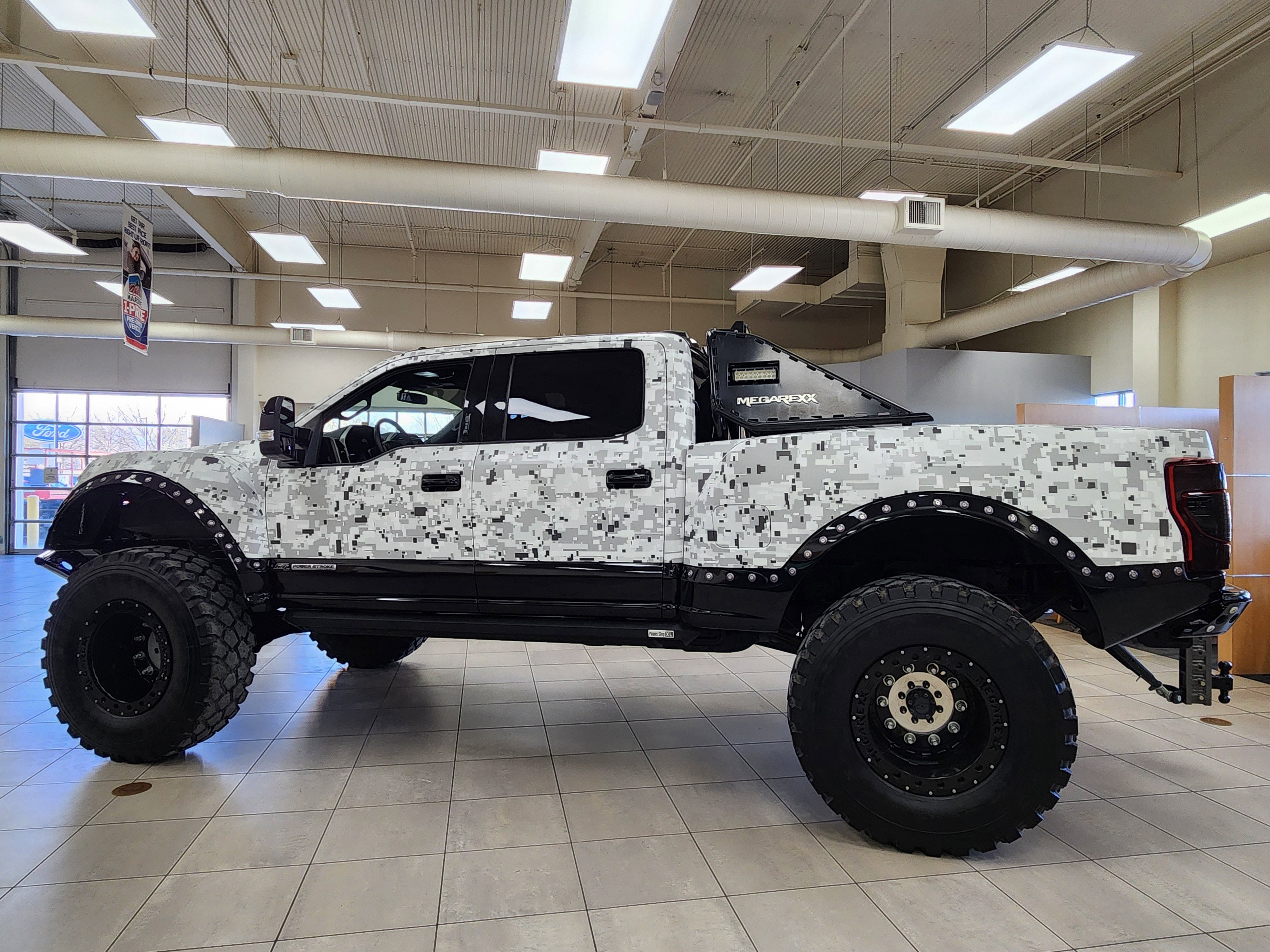 Used 2022 Ford F250 Lariat w/ Lariat Ultimate Package image 4