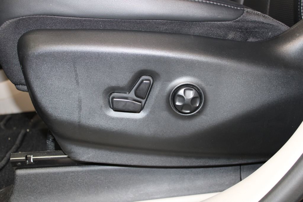 Used 2024 Chrysler Pacifica Touring-L image 31