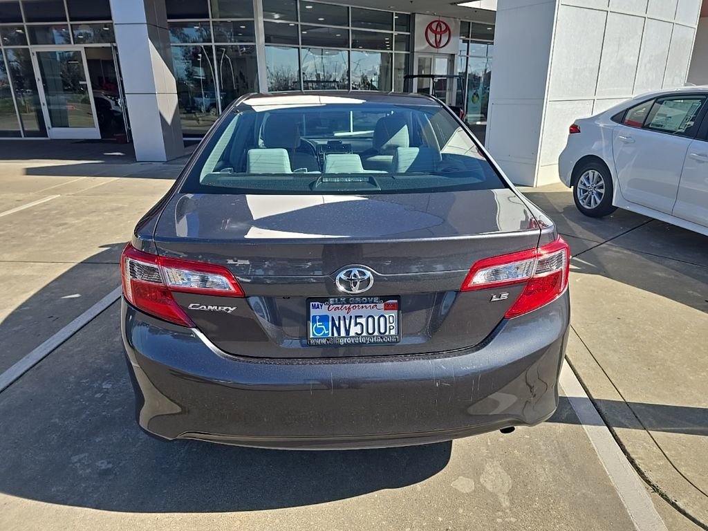 Used 2014 Toyota Camry LE image 2