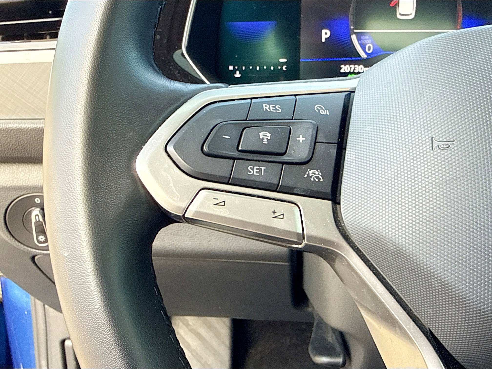 Used 2023 Volkswagen Jetta SE w/ Panoramic Sunroof Package image 36