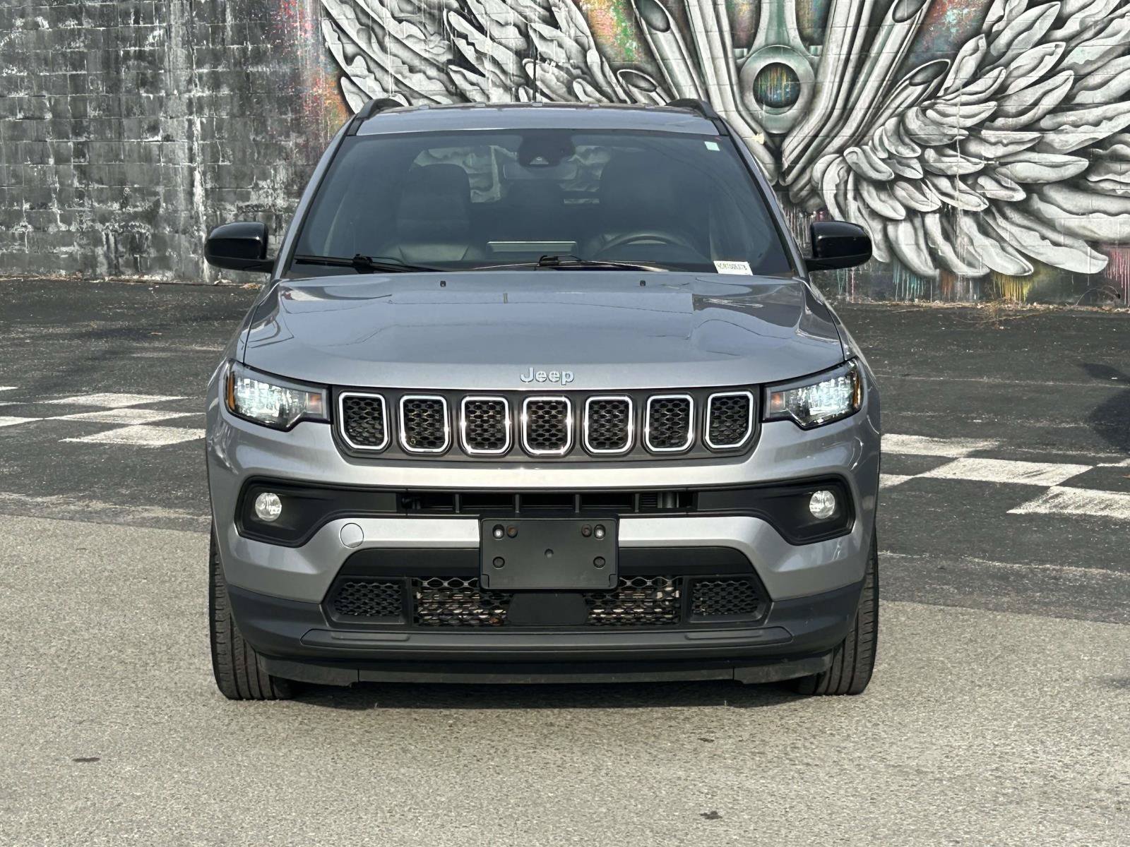 Used 2024 Jeep Compass Latitude AWD/4WD image 2