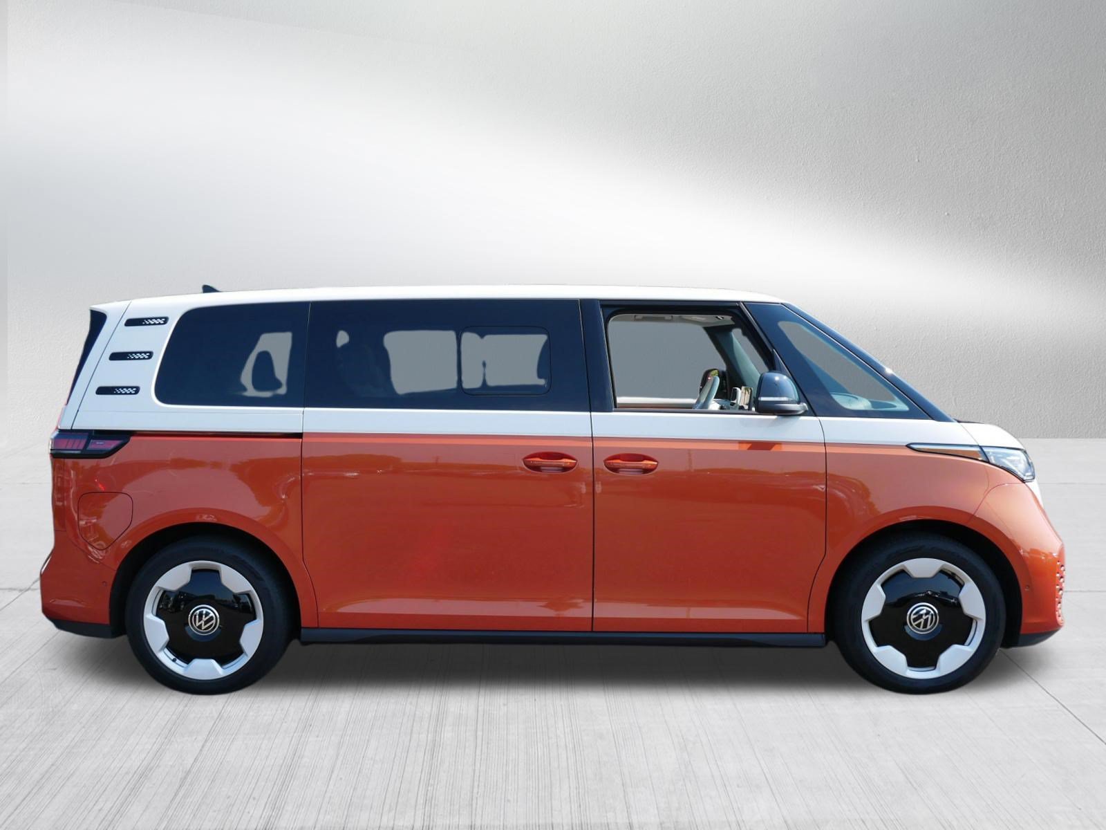 Certified 2025 Volkswagen ID. Buzz Pro S Plus RWD image 8