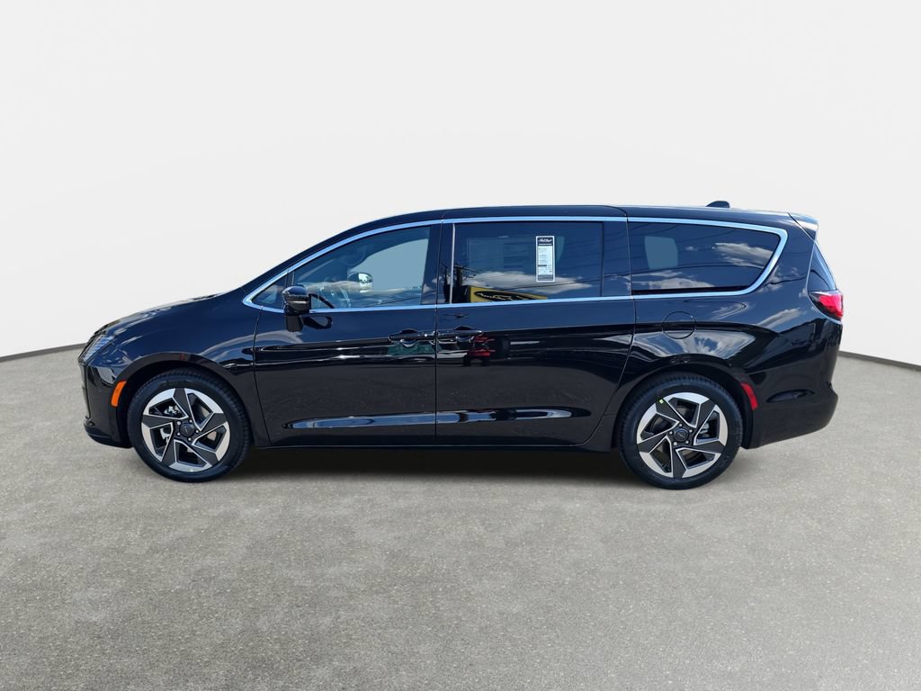 New 2027 Chrysler Pacifica Limited FWD image 8