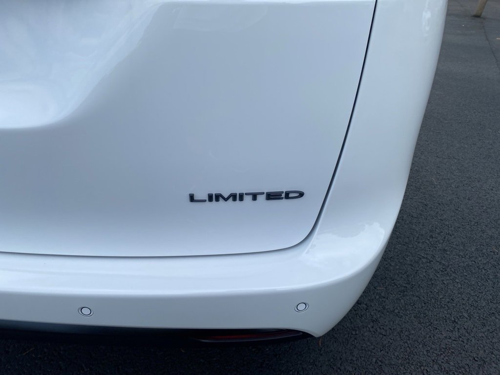 New 2026 Chrysler Pacifica Limited w/ S Appearance Package image 11