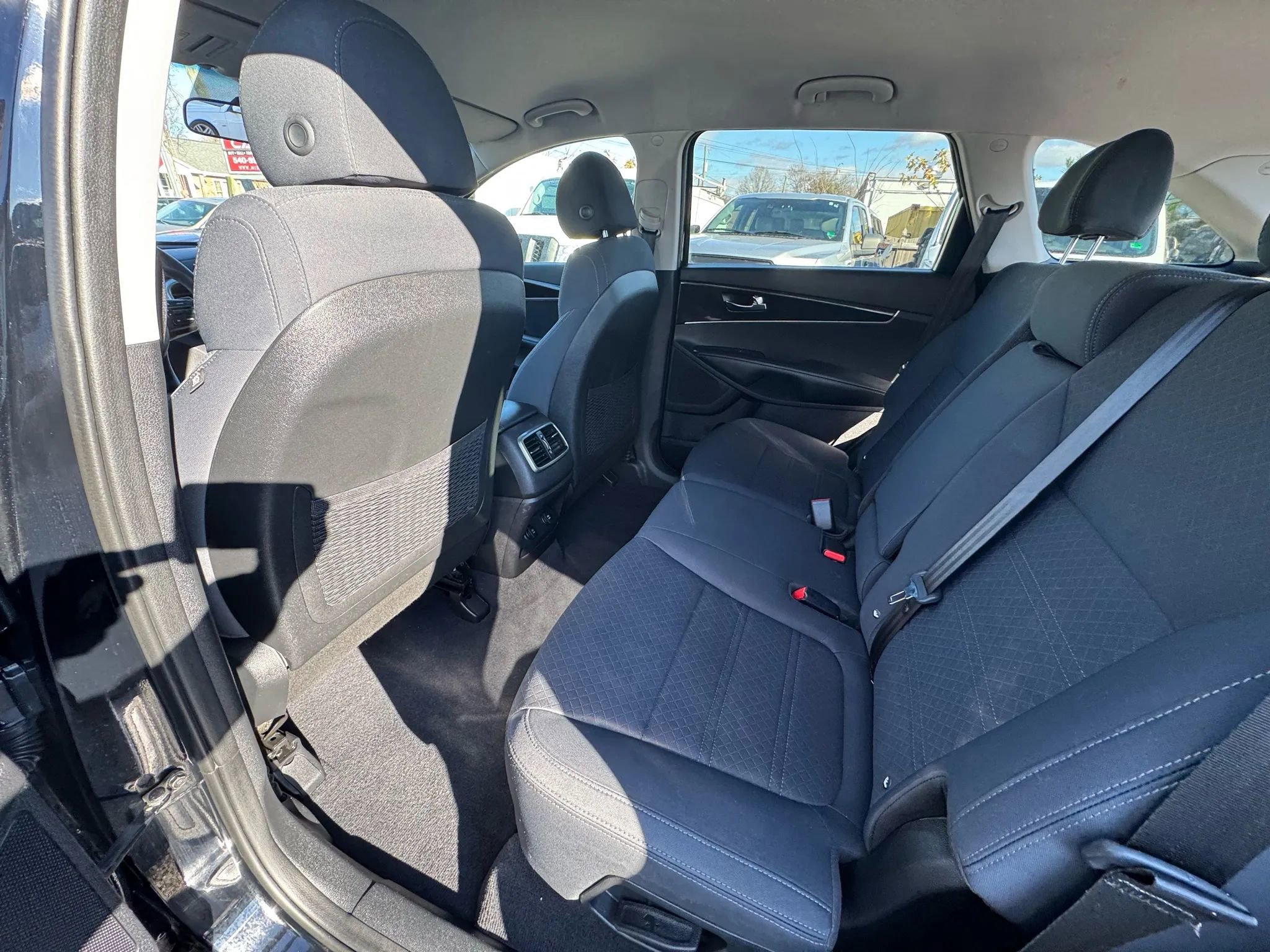 Used 2018 Kia Sorento LX Sport Utility 4D image 17