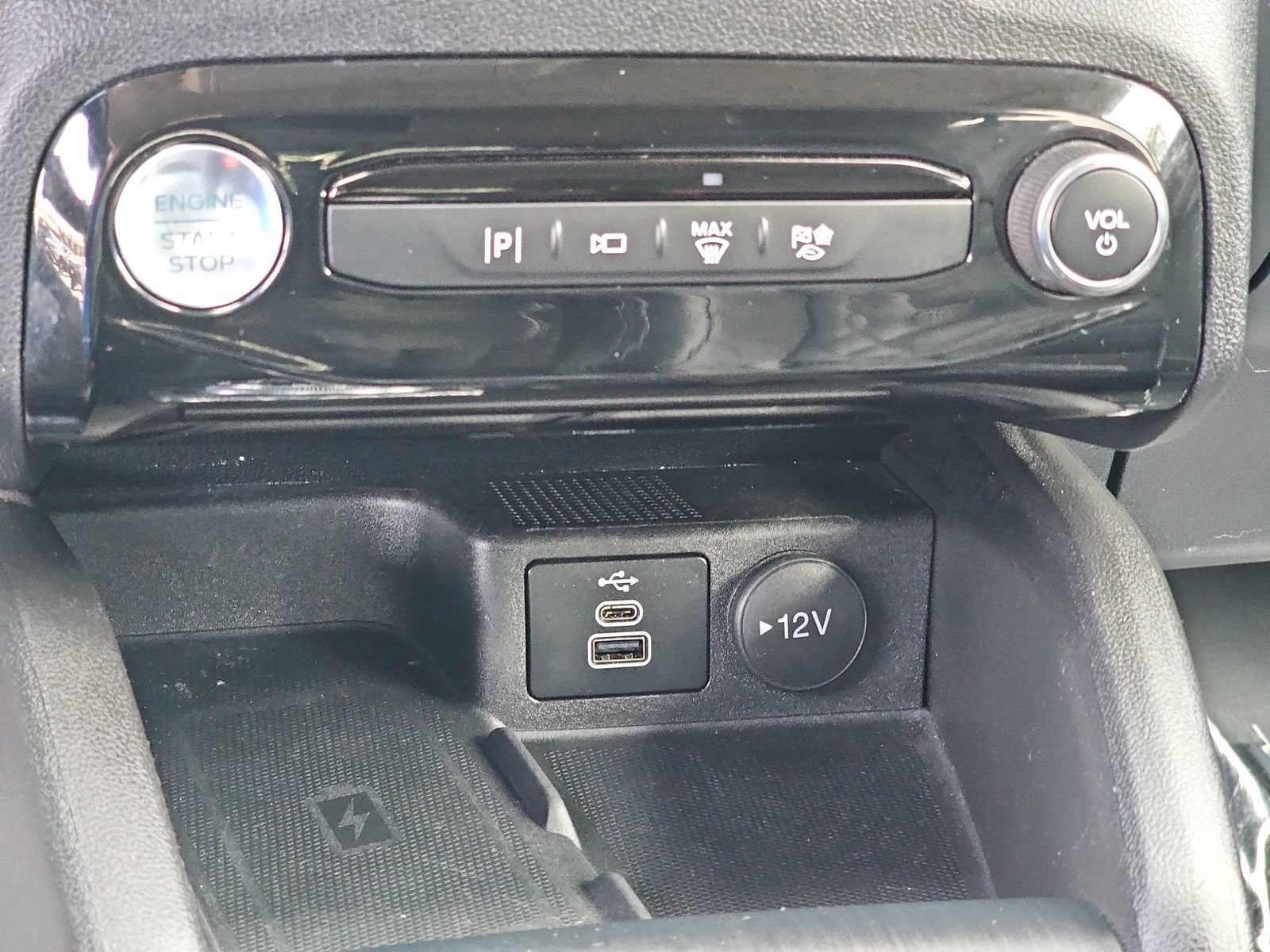 Used 2024 Ford Escape Platinum w/ Premium Technology Package AWD/4WD image 31
