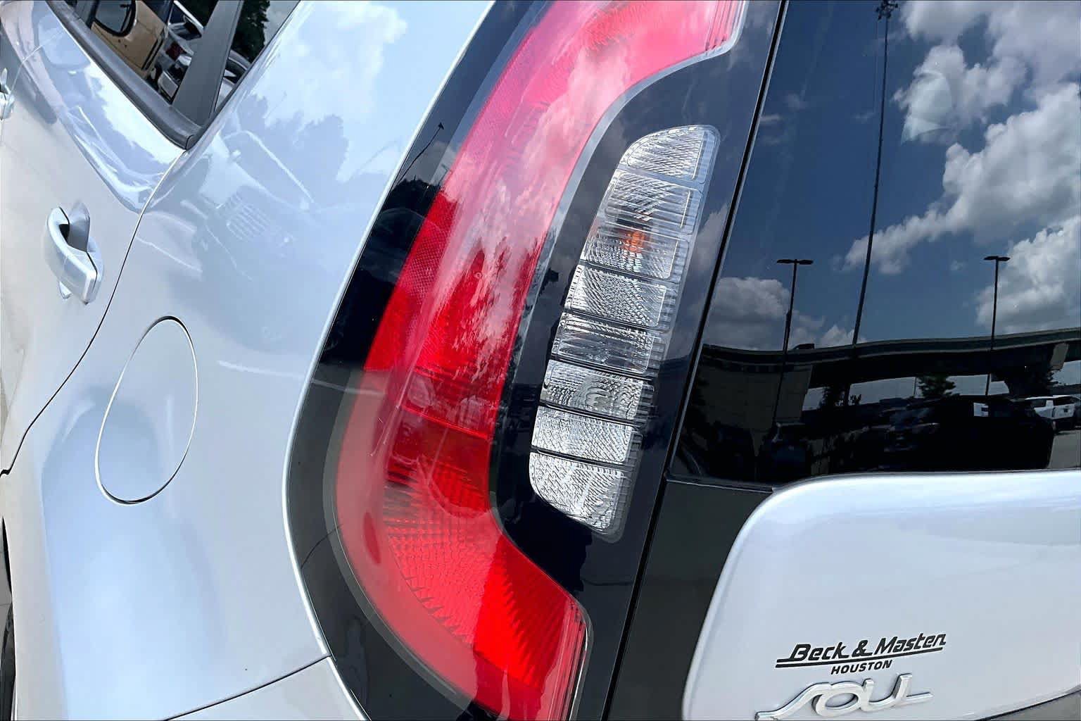 Used 2016 Kia Soul ! FWD image 27