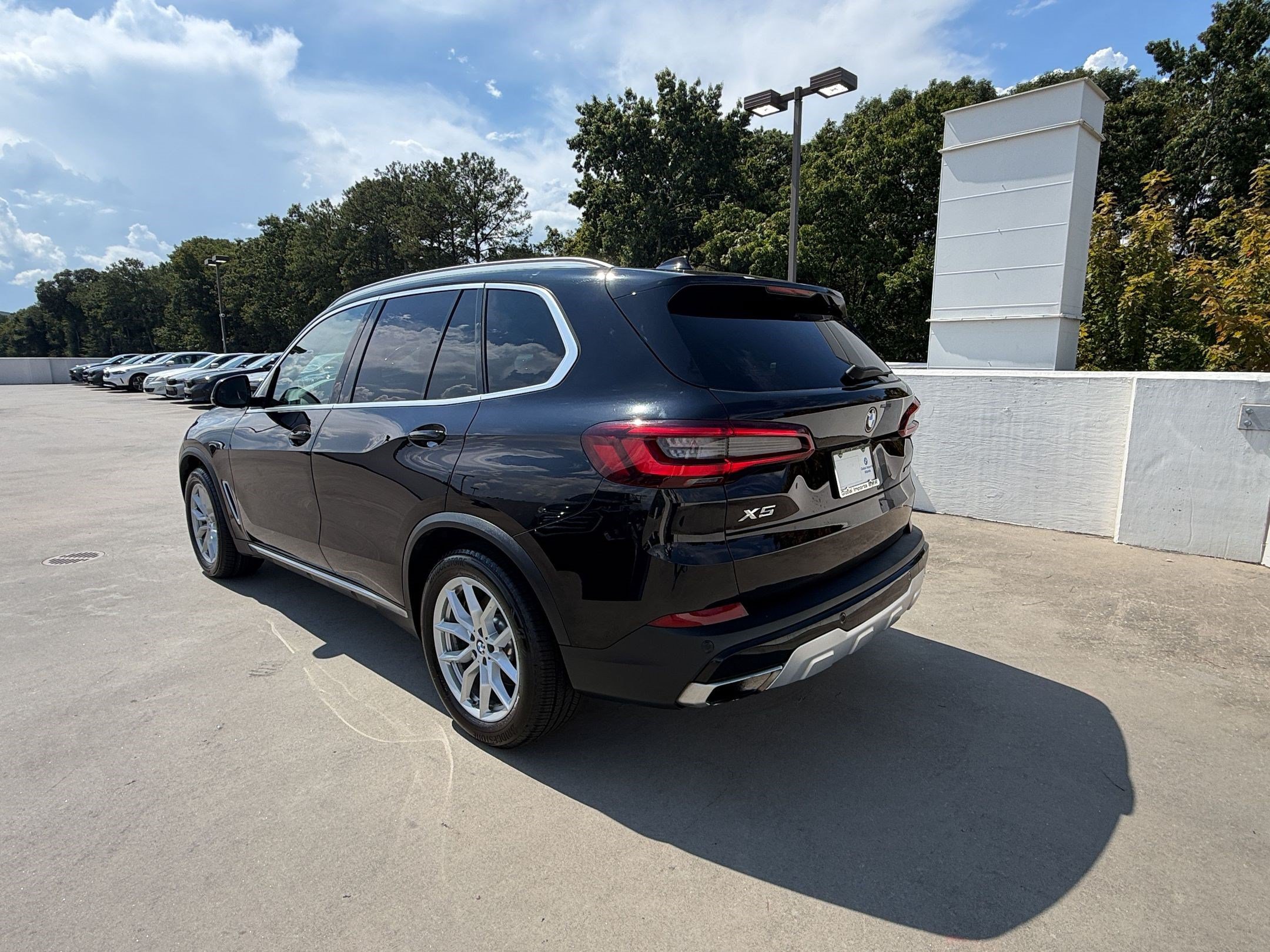 Used 2021 BMW X5 xDrive40i w/ Convenience Package AWD/4WD image 3