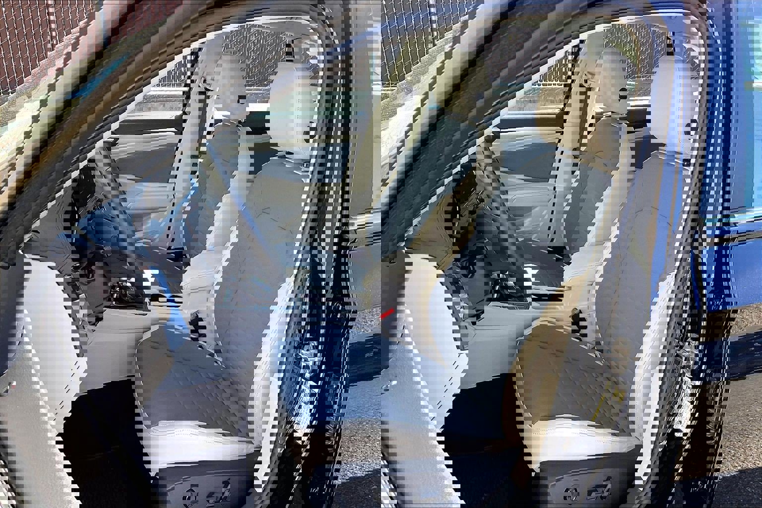 Certified 2025 Volkswagen Jetta SE w/ Black Wheel Package image 24