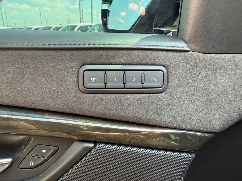 Used 2020 Cadillac Escalade Platinum AWD/4WD image 11