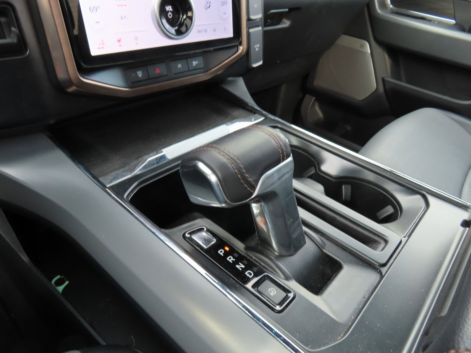 Used 2024 Ford F150 Lightning Lariat image 32