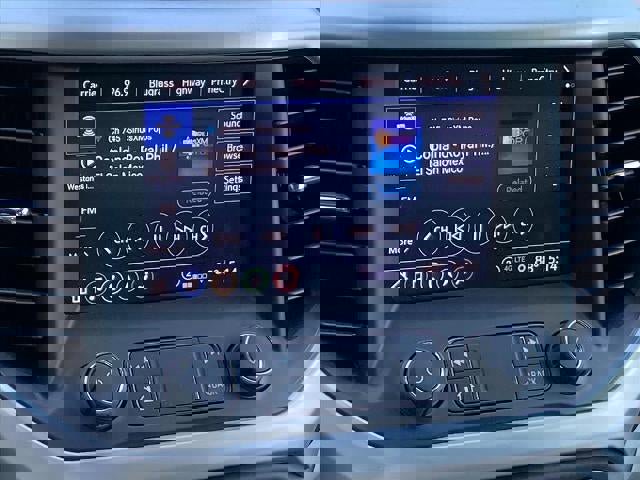 Certified 2022 GMC Acadia SLT w/ Technology Package image 10