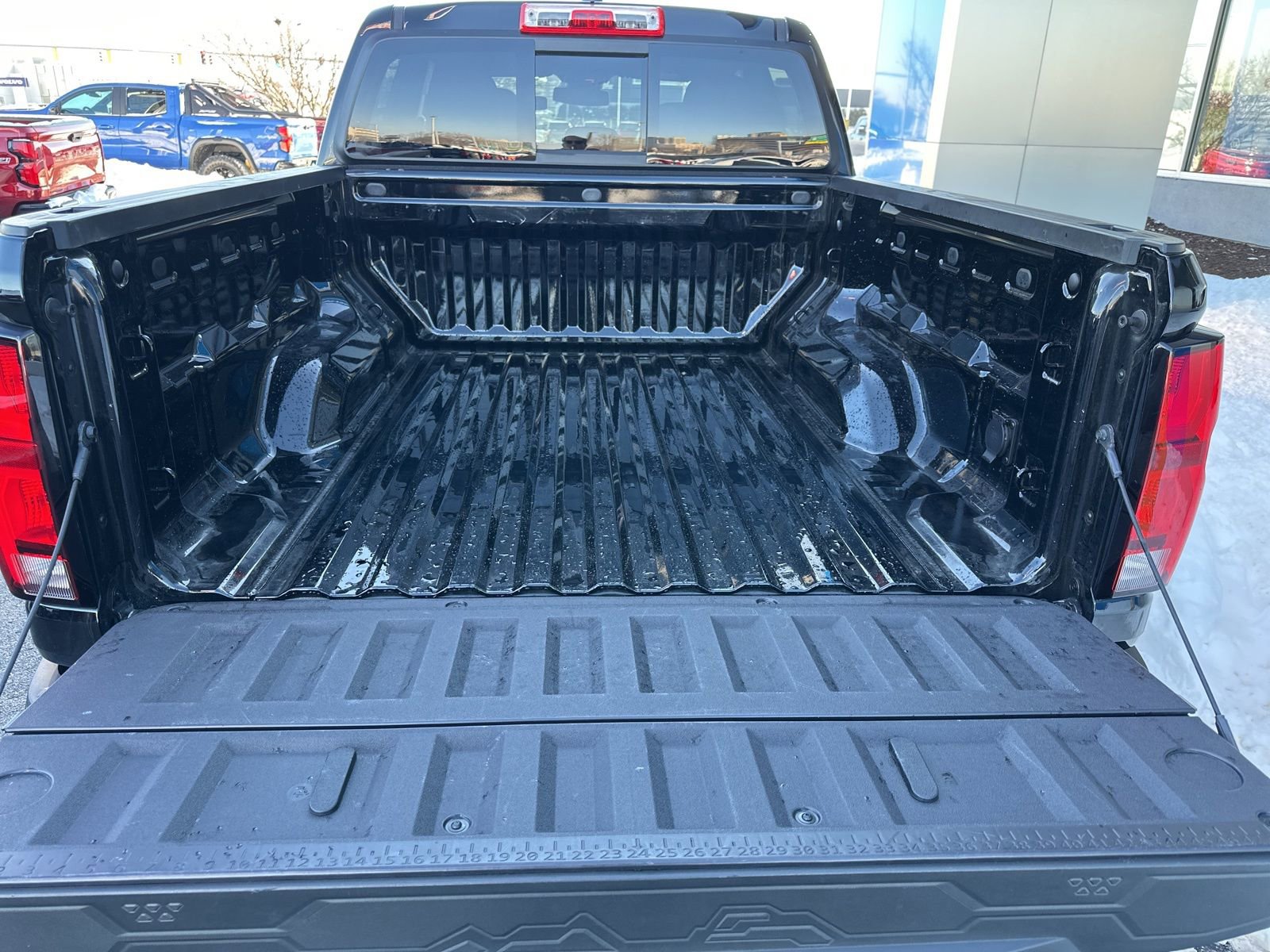 Used 2023 Chevrolet Colorado Z71 w/ Z71 Convenience Package 2 image 11