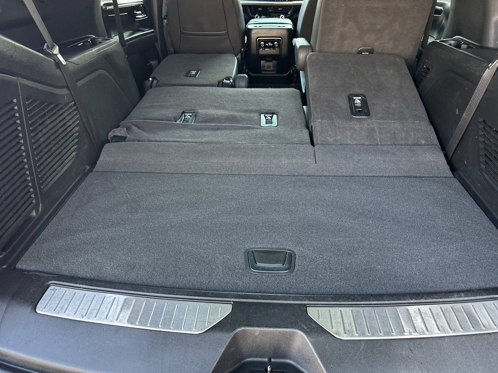 Used 2025 Chevrolet Tahoe Premier RWD image 16