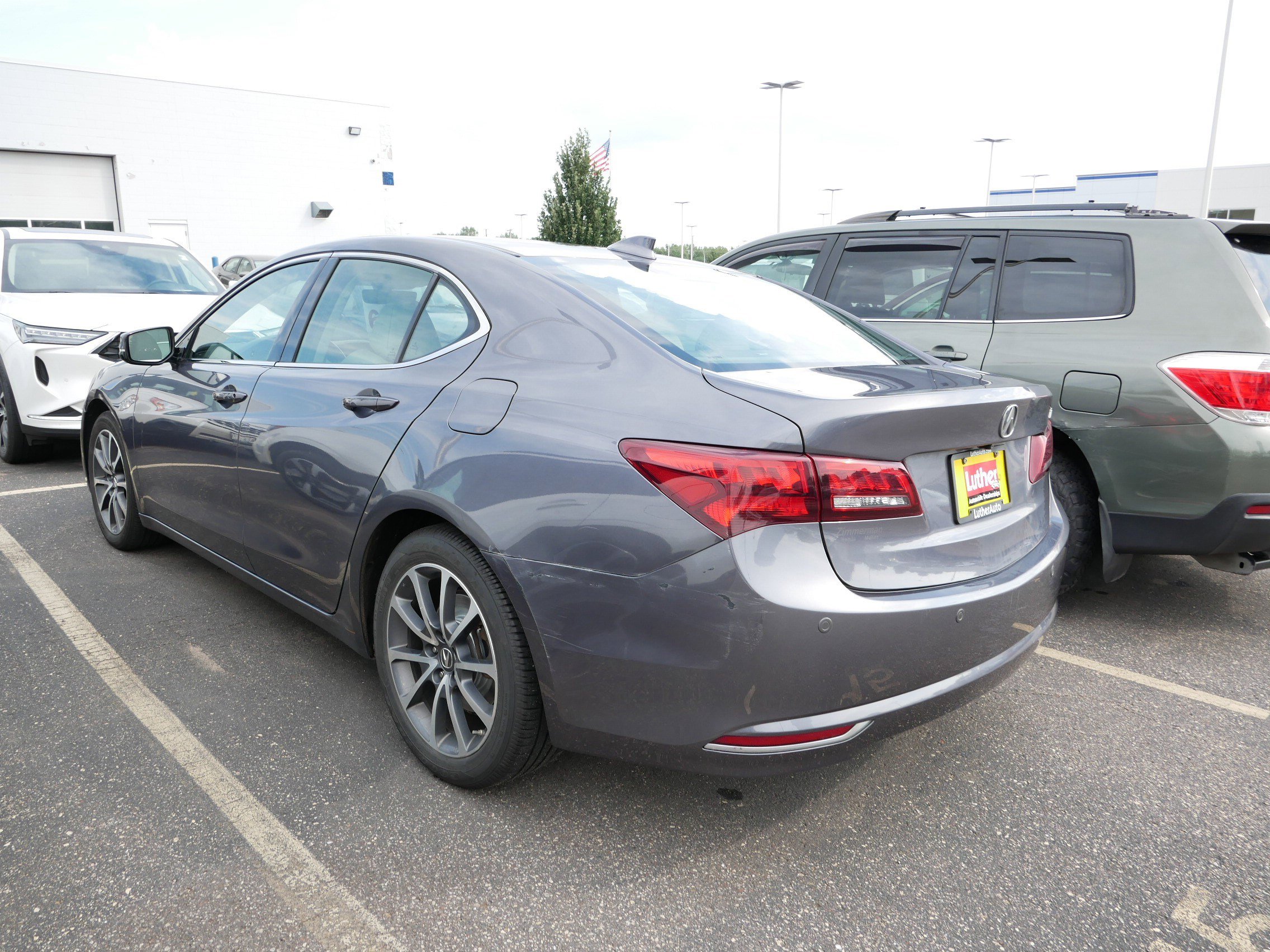 Used 2017 Acura TLX V6 w/Advance Pkg image 4