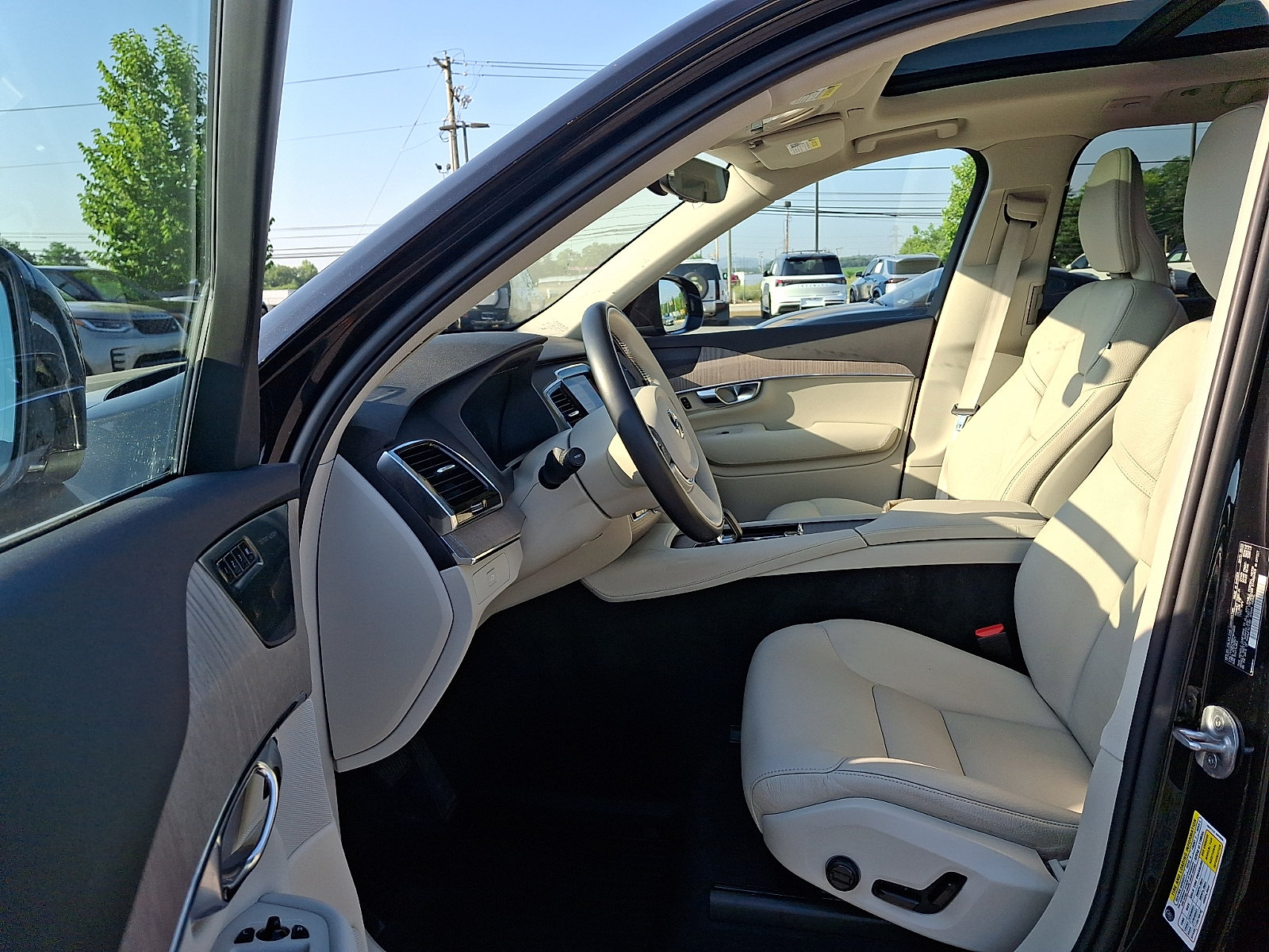 Used 2023 Volvo XC90 B6 Plus w/ Protection Package Premier AWD/4WD image 26