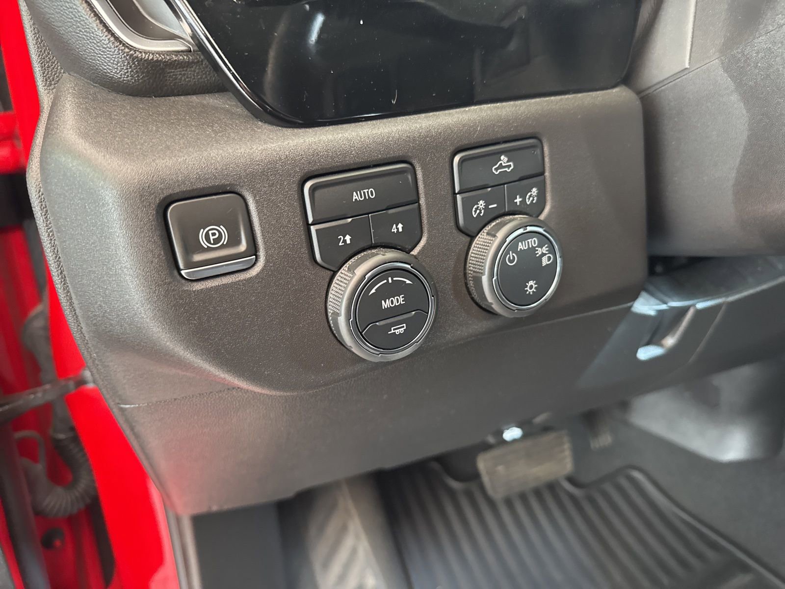 Used 2024 Chevrolet Silverado 1500 LT AWD/4WD image 19
