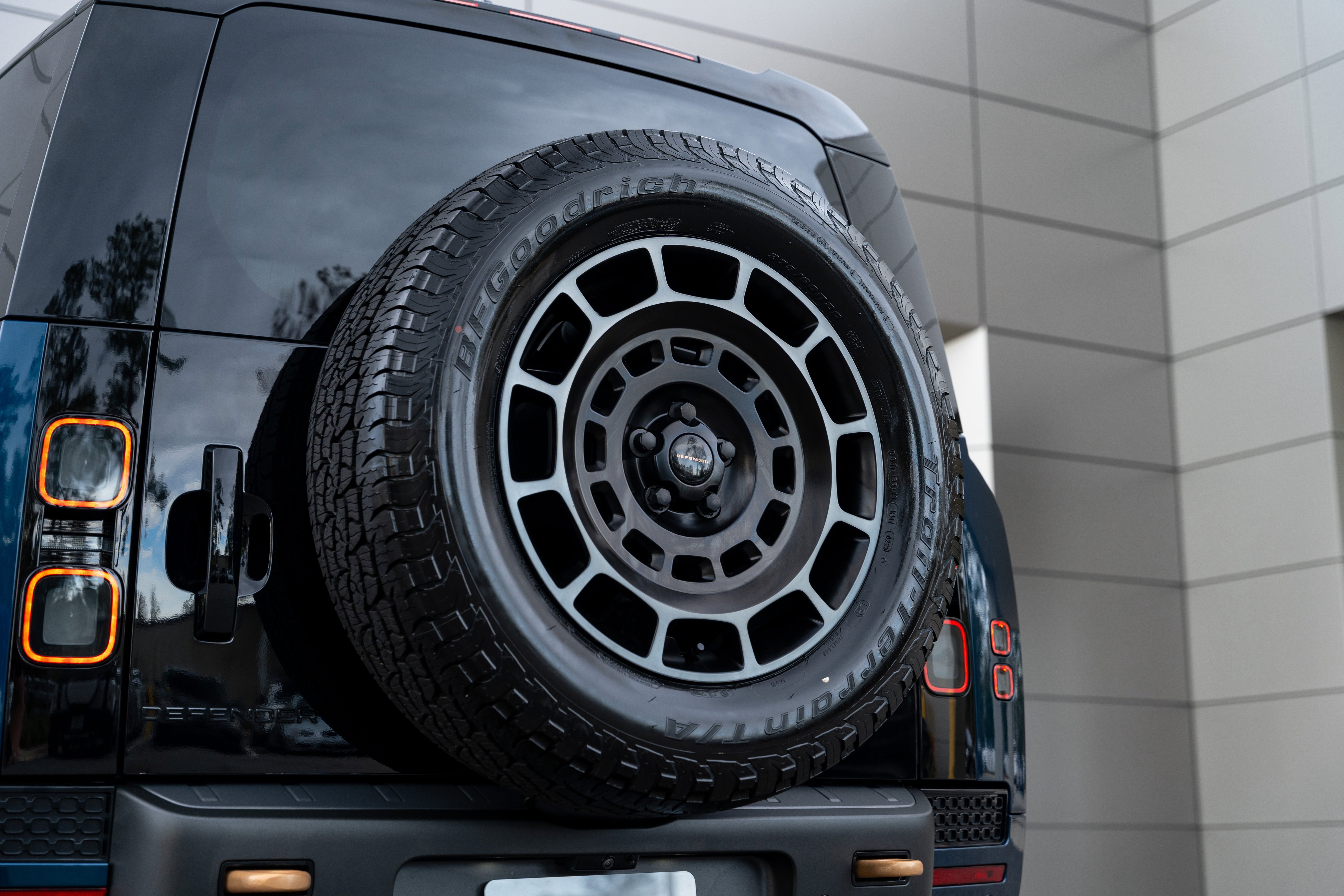 Used 2026 Land Rover Defender 110 OCTA image 14