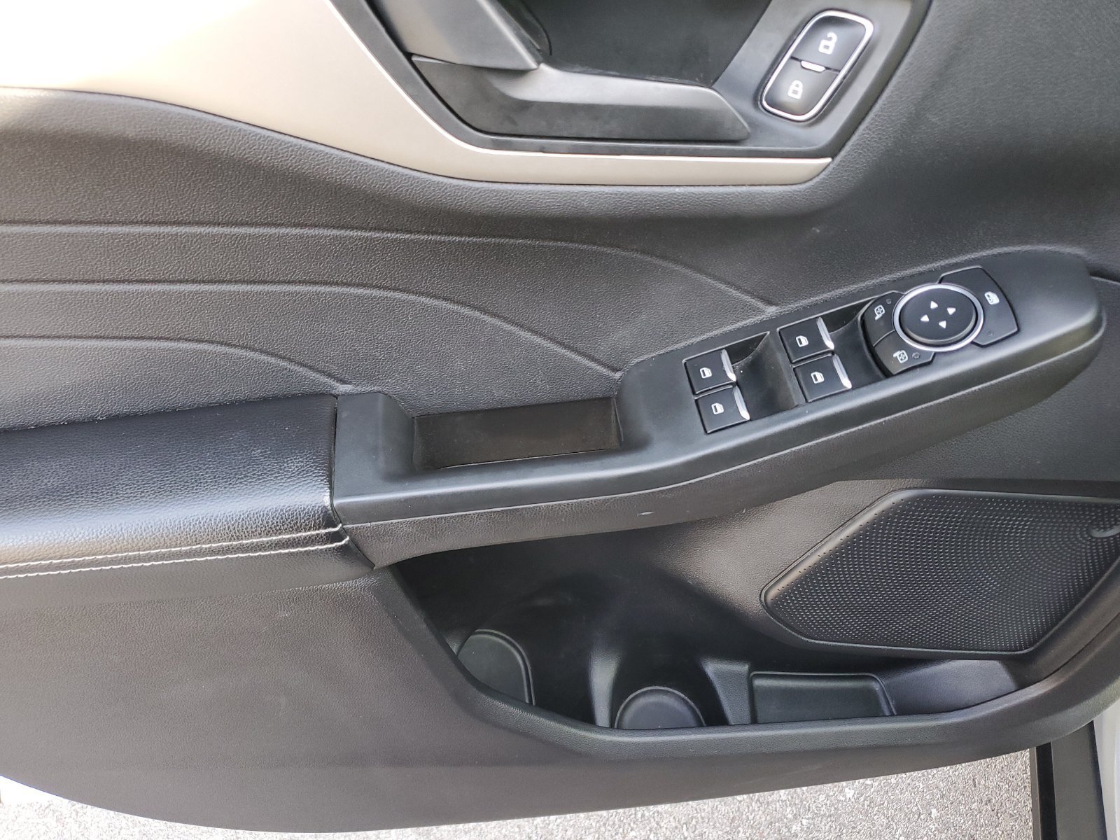 Used 2022 Ford Escape SE FWD image 18