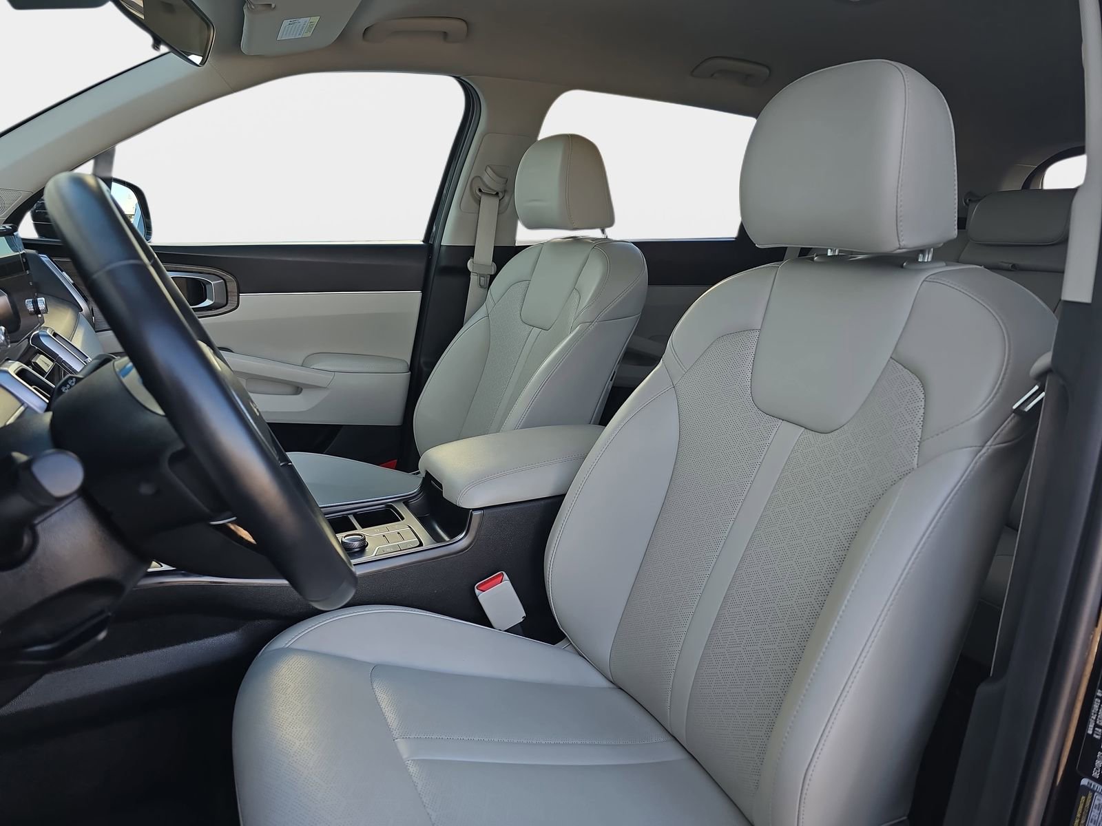 Used 2023 Kia Sorento S image 18