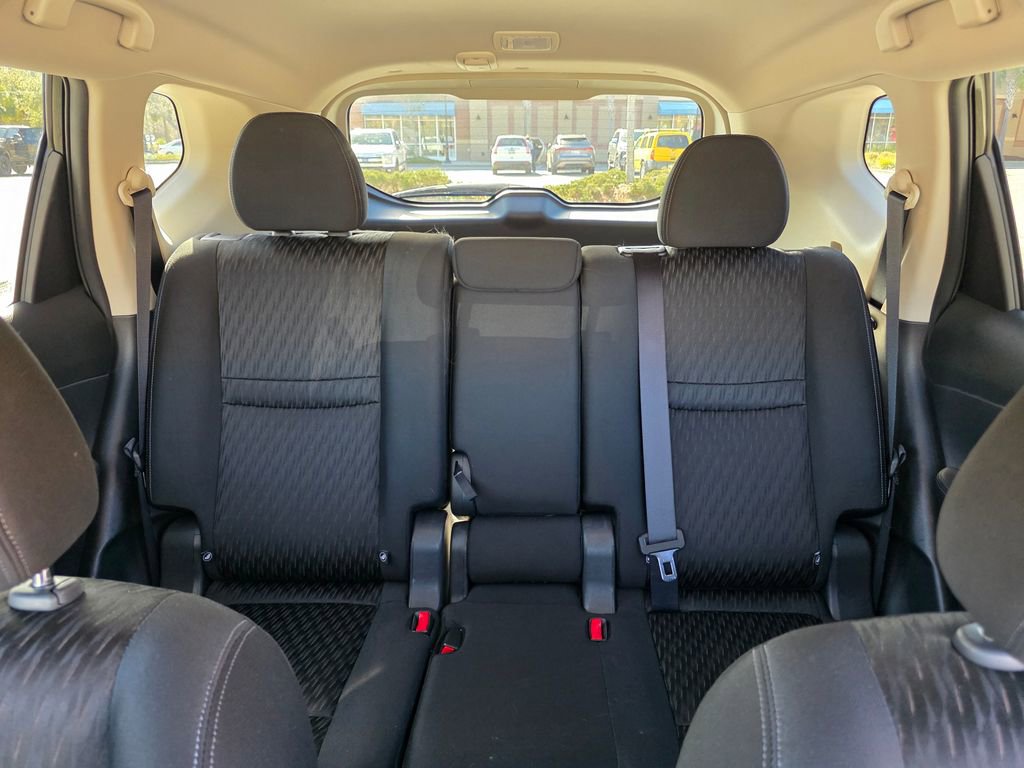 Used 2018 Nissan Rogue SV image 25