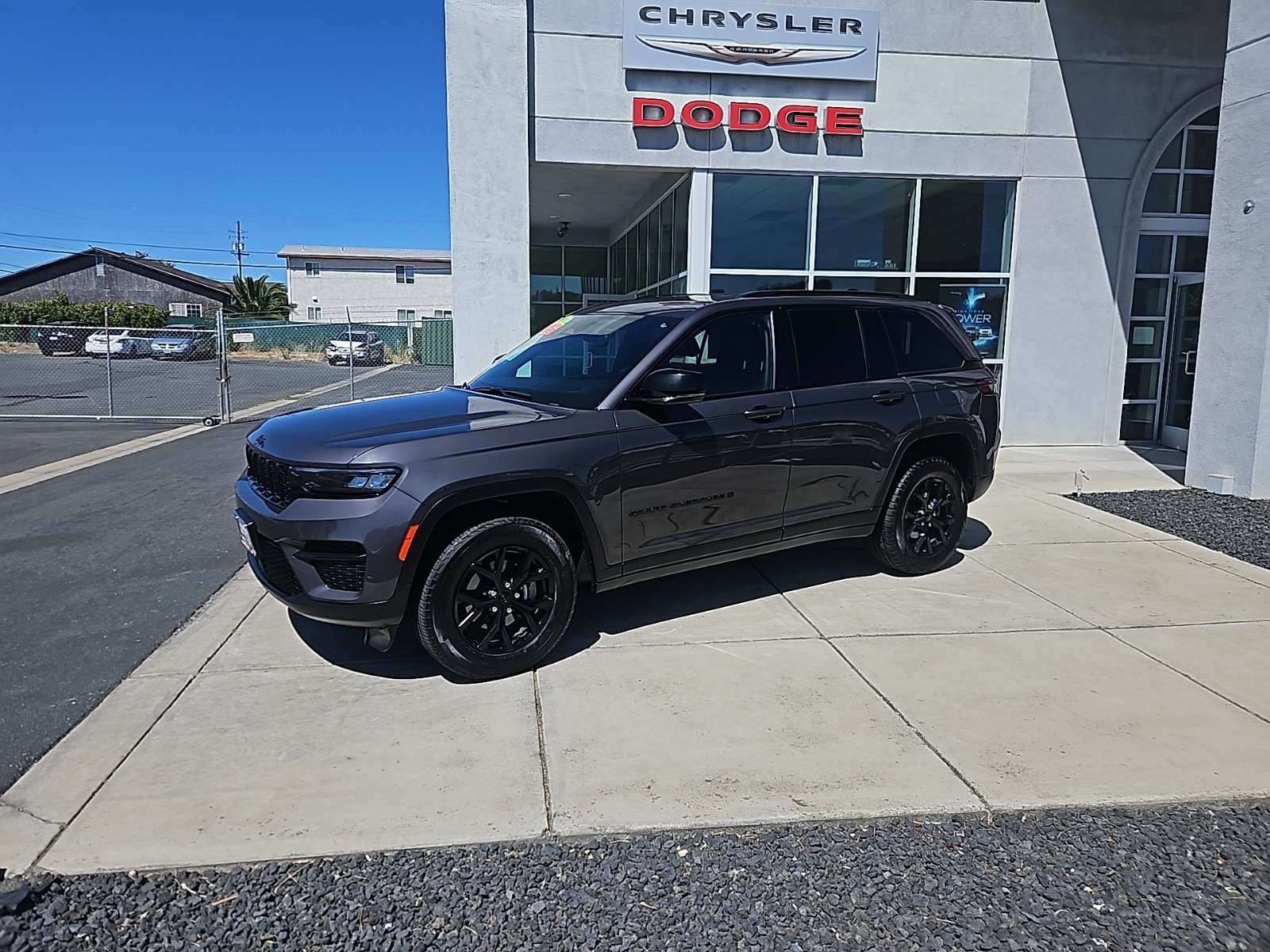 Used 2024 Jeep Grand Cherokee Altitude AWD/4WD image 2
