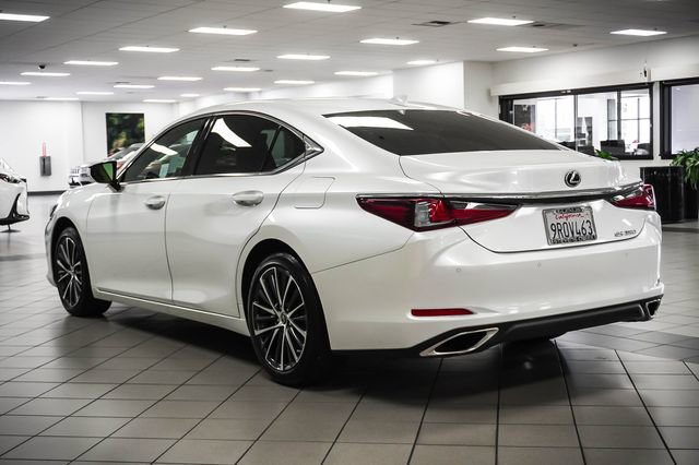Certified 2025 Lexus ES 350 w/ Premium Package image 8