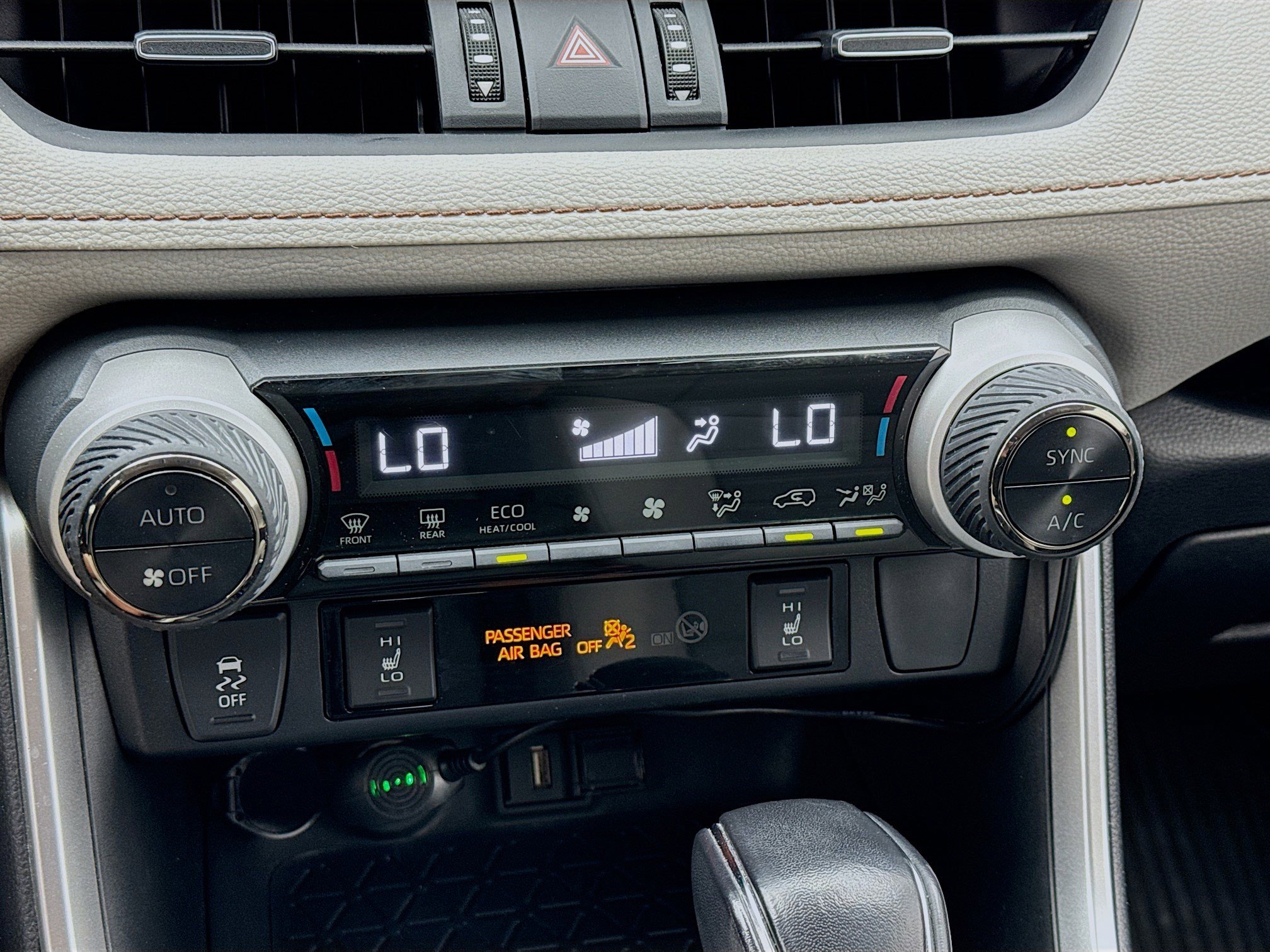 Used 2022 Toyota RAV4 XLE Premium AWD/4WD image 12