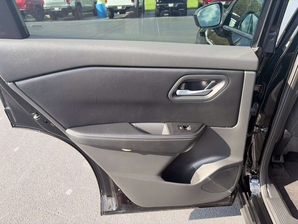 Used 2025 Nissan Rogue SV AWD/4WD image 29