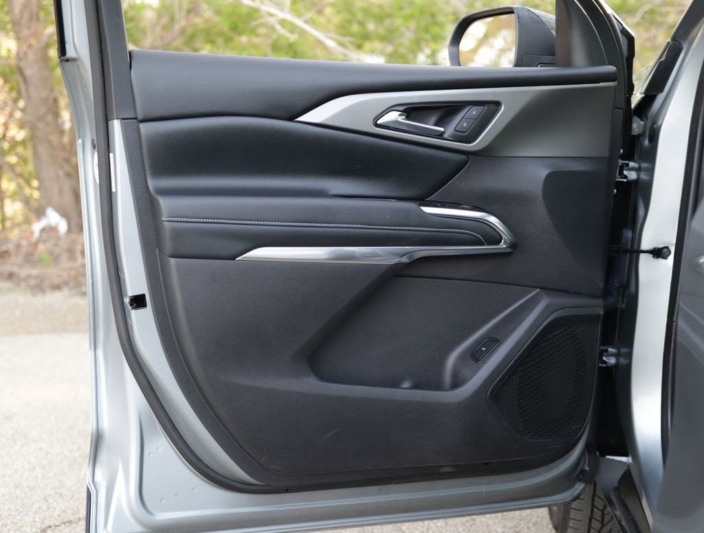 Used 2024 Chevrolet Traverse LT w/ Midnight/Sport Edition image 25