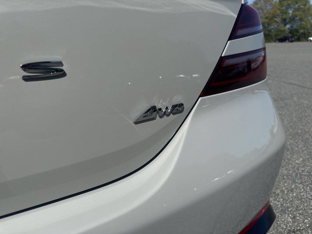 Used 2025 Genesis G70 2.5T AWD/4WD image 13