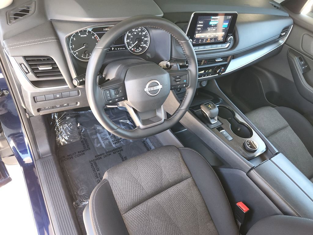 Used 2025 Nissan Rogue SV AWD/4WD image 11