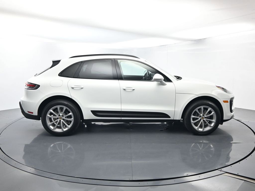 Certified 2022 Porsche Macan AWD/4WD image 16