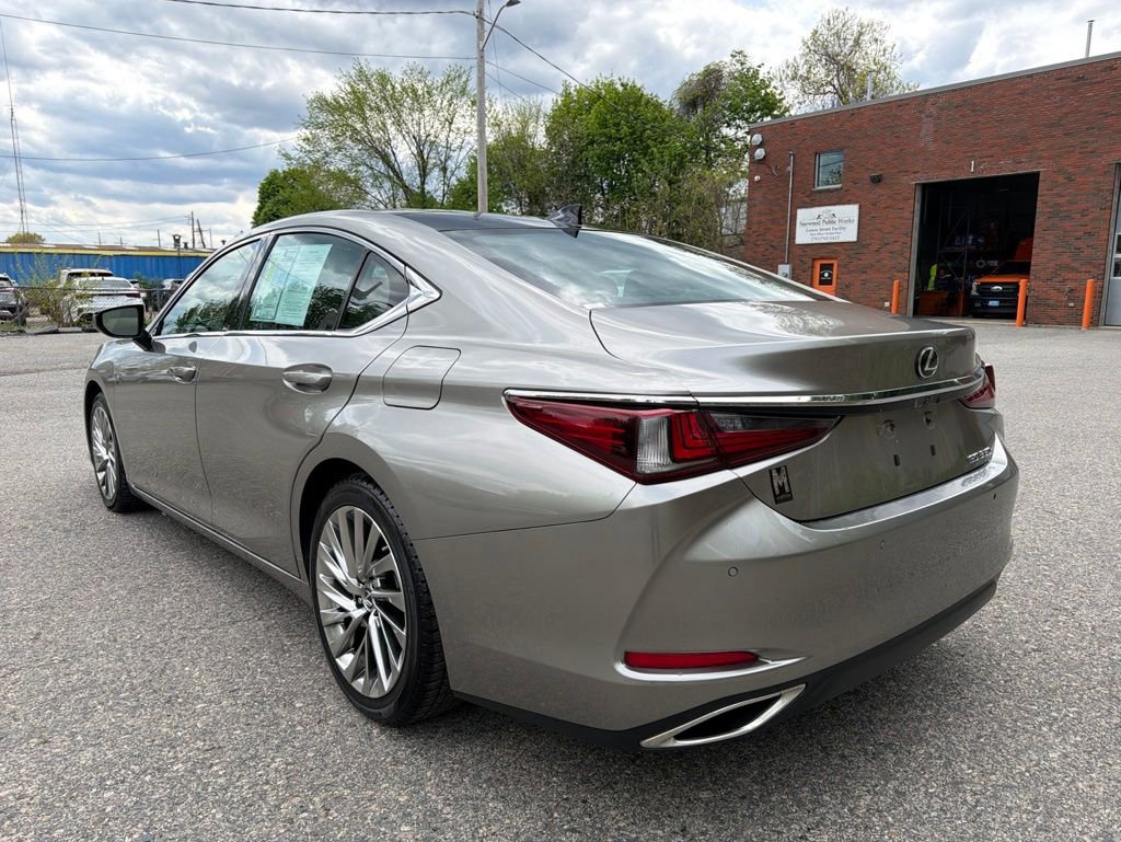 Used 2019 Lexus ES 350 Ultra Luxury w/ Accessory Package 2 FWD image 3