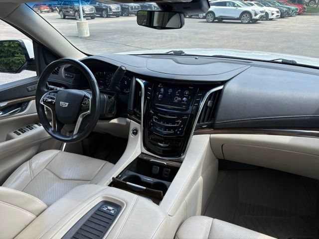 Used 2019 Cadillac Escalade Luxury AWD/4WD image 26