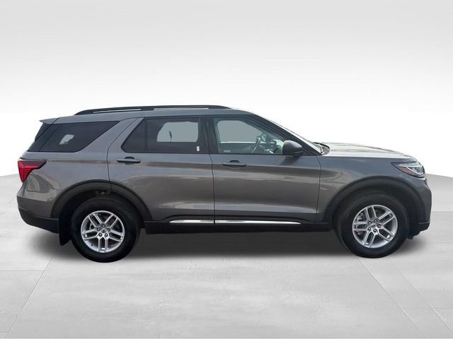 Used 2025 Ford Explorer Active AWD/4WD image 8