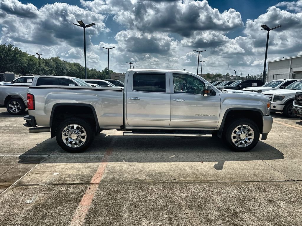 Used 2018 GMC Sierra 2500 Denali w/ Duramax Plus Package AWD/4WD image 10