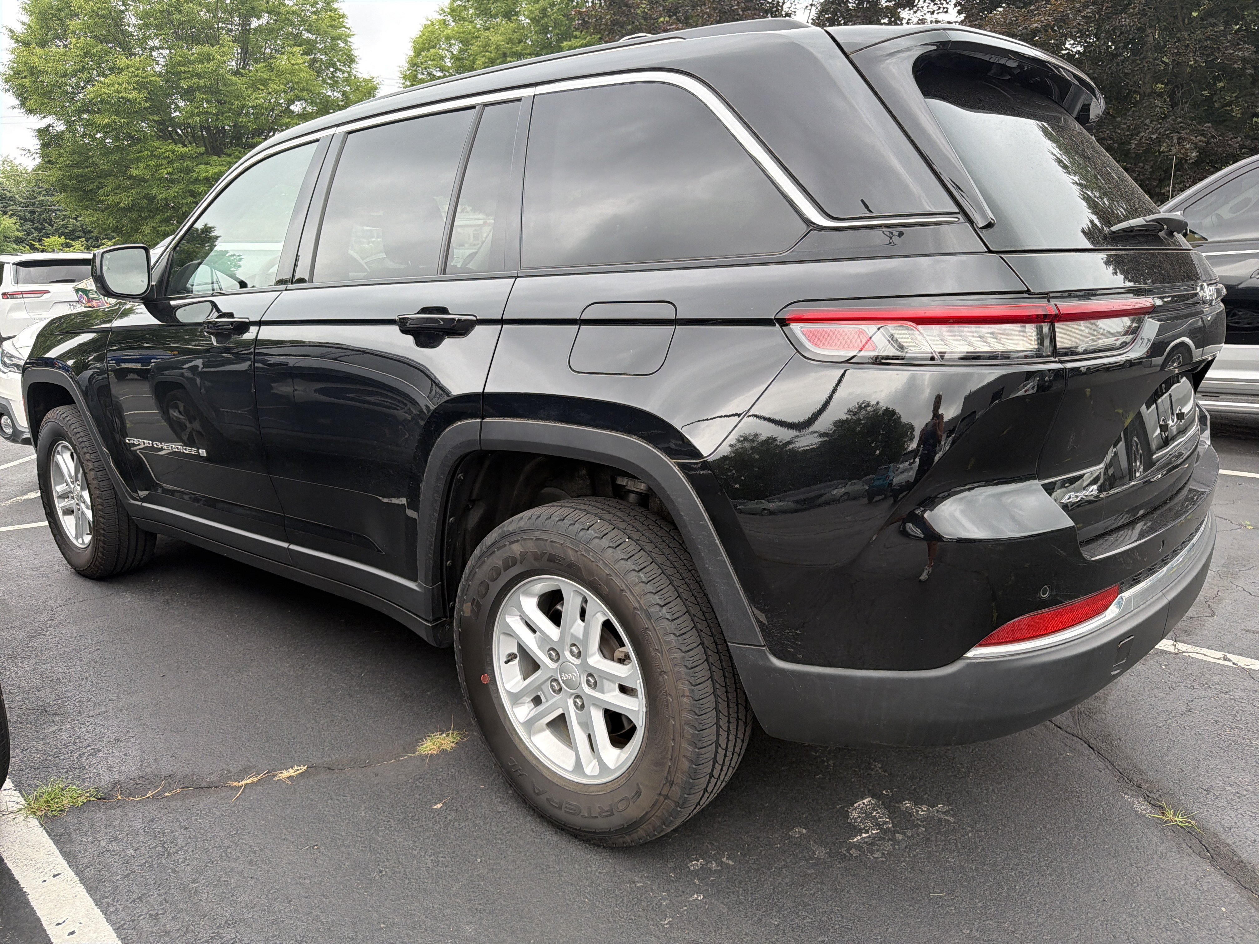 Certified 2023 Jeep Grand Cherokee Laredo w/ Luxury Tech Group I AWD/4WD image 5