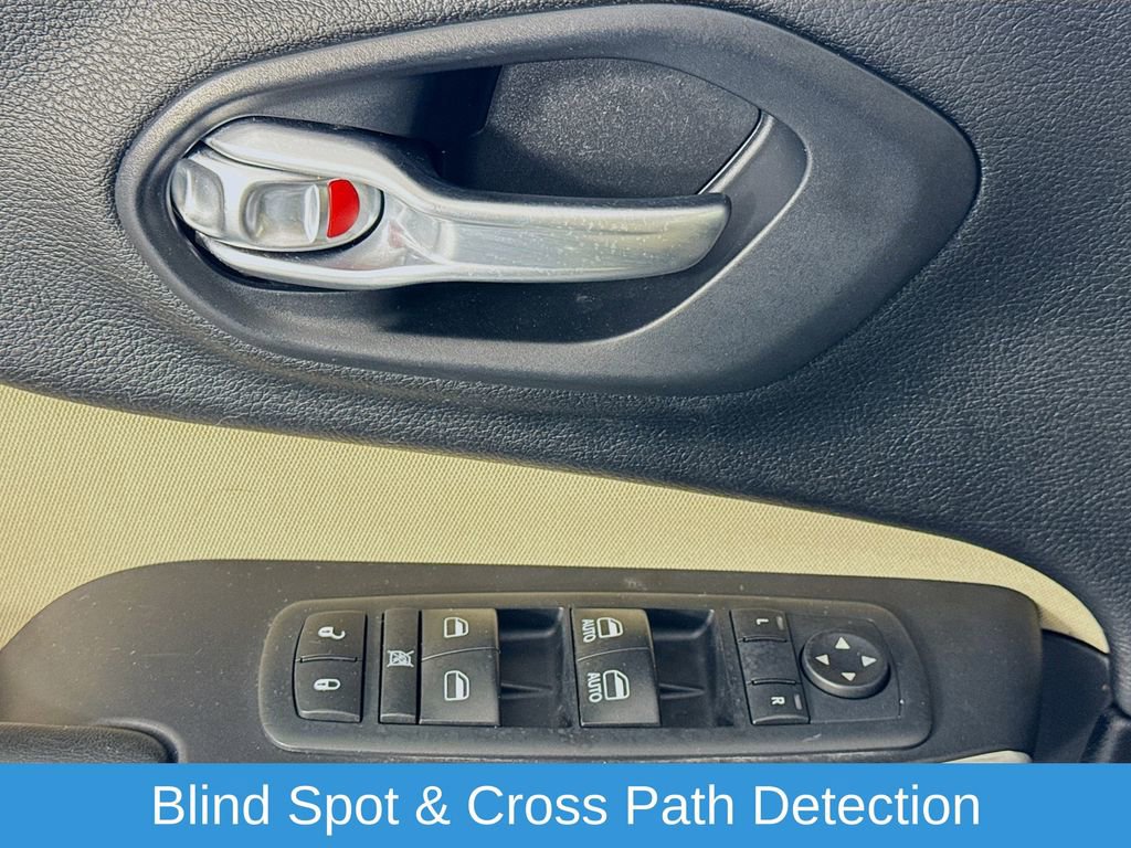 Used 2017 Jeep Cherokee Latitude w/ Comfort/Convenience Group image 22