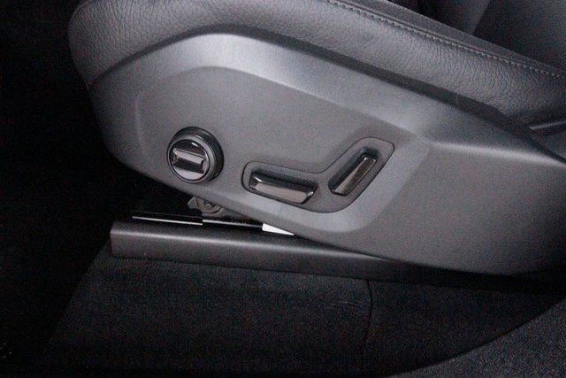 Used 2025 Volvo XC90 B6 Plus w/ Protection Package Premier image 18