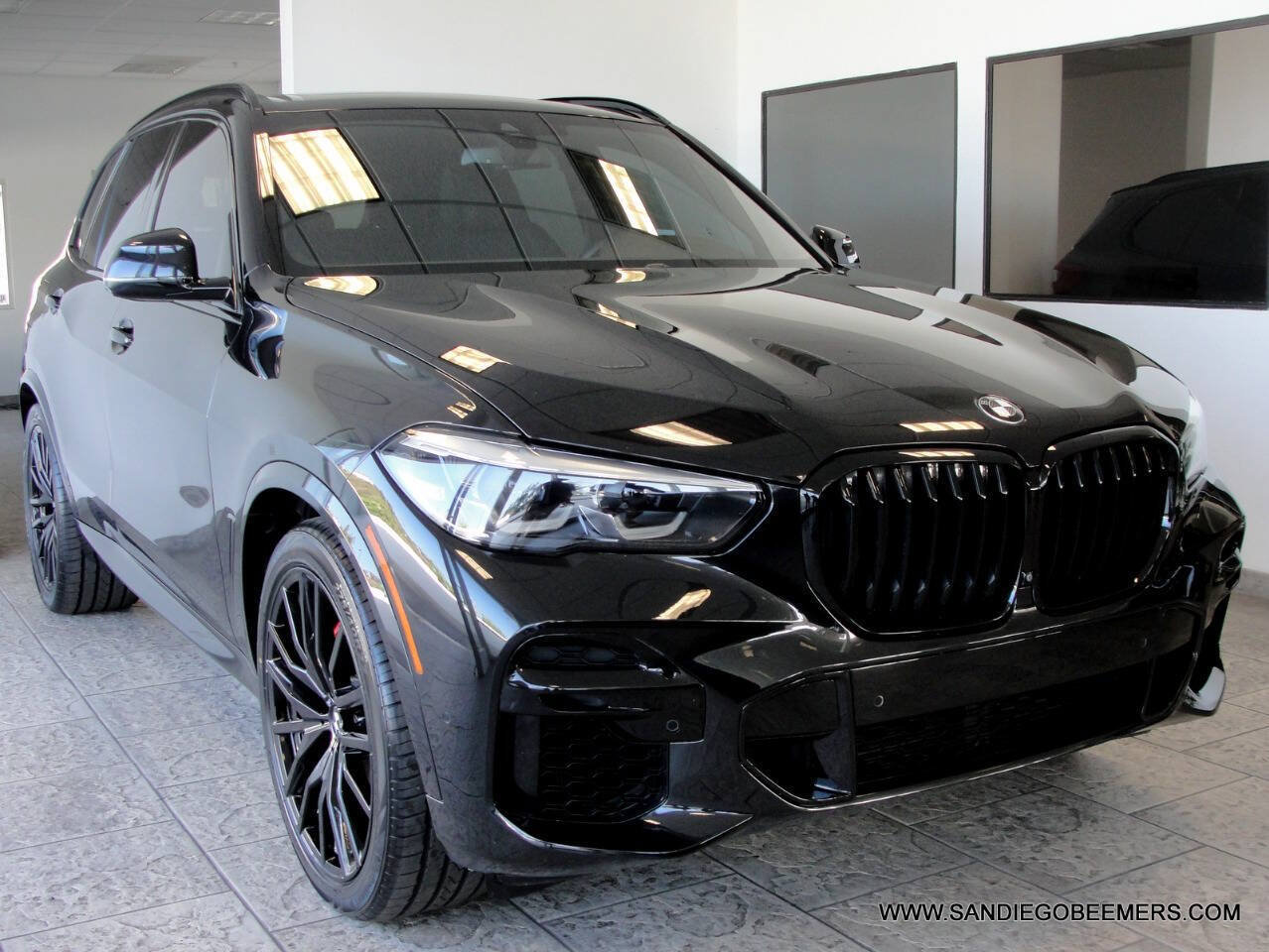 Used 2022 BMW X5 xDrive40i w/ M Sport Package AWD/4WD image 34