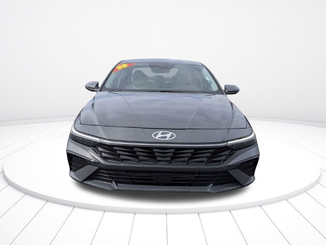Used 2025 Hyundai Elantra Limited FWD image 8